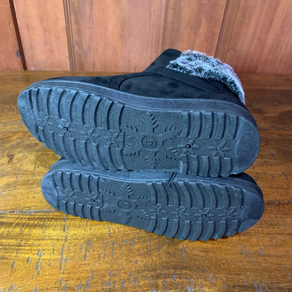 New White Mountain womans boots. Size 8 or 9. - Picture 5 of 5